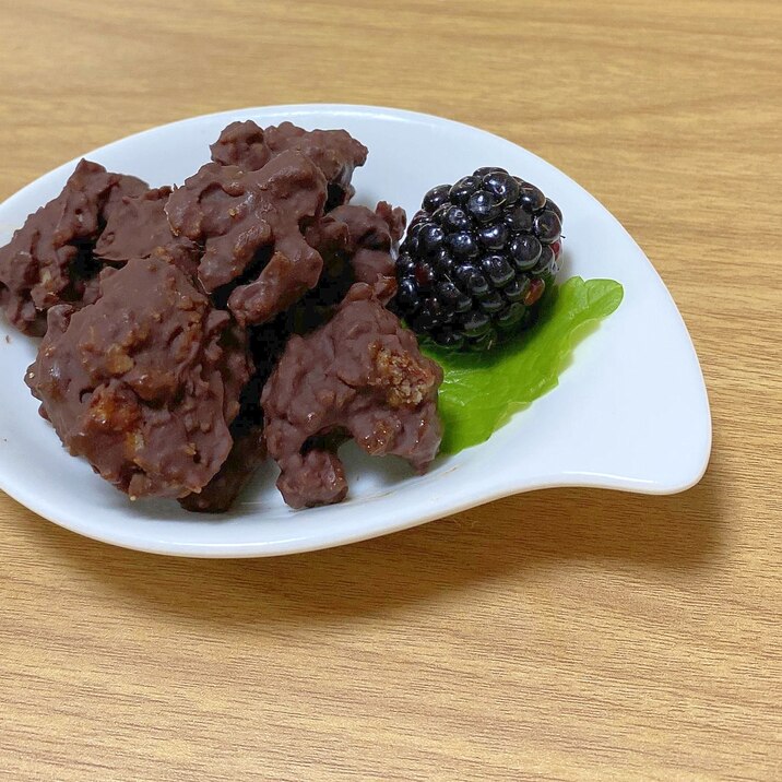 レンジで簡単、ブラックベリーのクランチチョコ